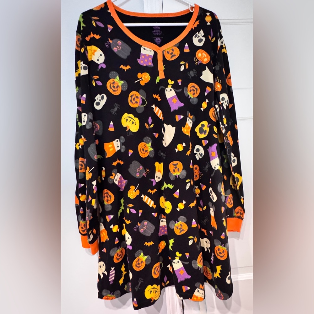 Disney Halloween 
Wear as PJ’s Sleep Dress or a regular comfy dress Size:XXL